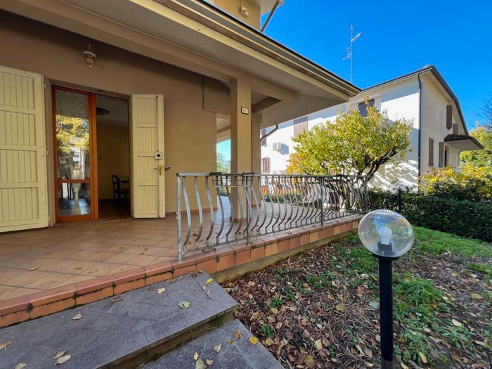 Casa con 6 locali in vendita in Viale Cappuccini, Centro, Guastalla