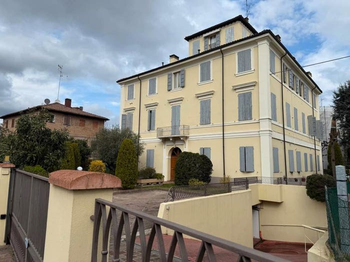 Appartamento con 5 locali in vendita in Via Domodossola, Sant'Agnese Università, Modena