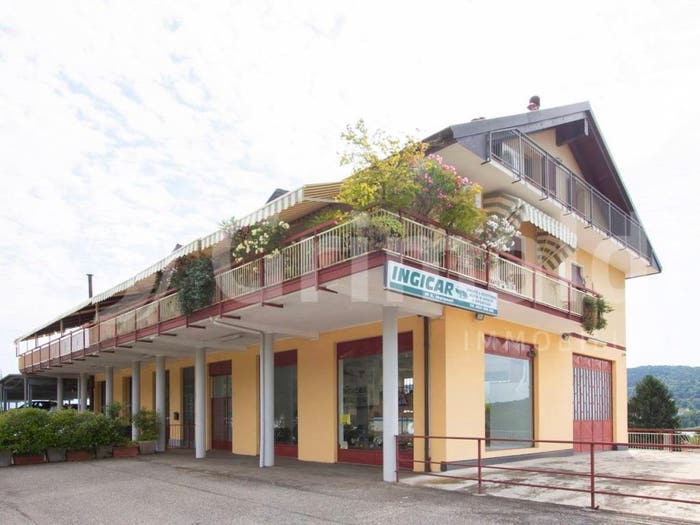 Casa con 6 locali in vendita in Via Besozzo, Mercallo