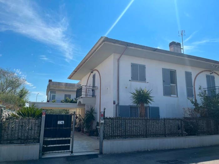 Casa quadrilocale in vendita in Litoranea, Latina