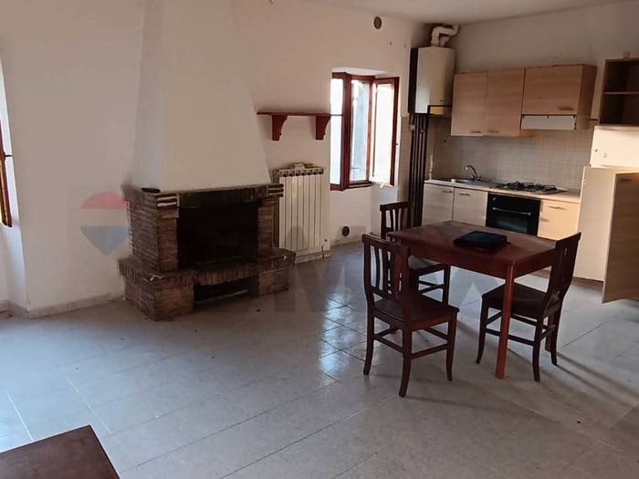Casa con 6 locali in vendita in Via Case Fabbrizi, Palazzo Mancinelli Vaccara, Gualdo Tadino