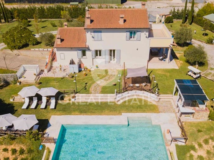 Casa con 6 locali in vendita in Cs Montecchio, Cortona