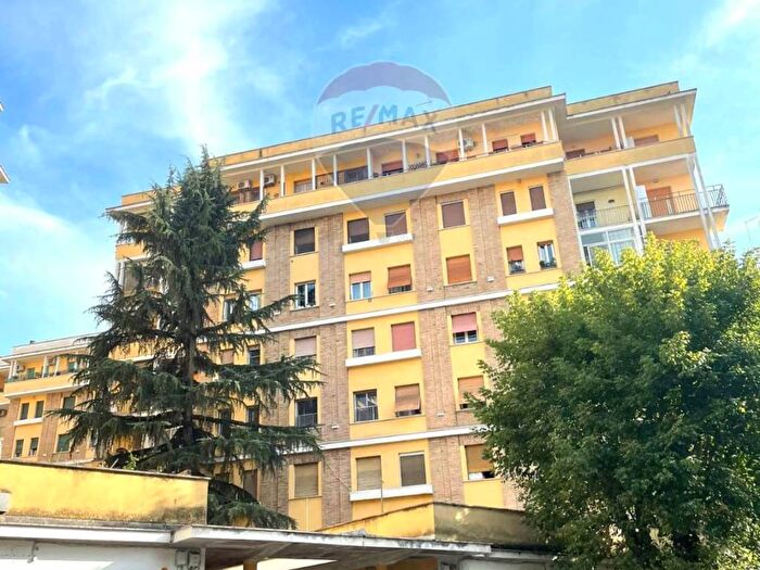 Appartamento trilocale in vendita in Via Rosa Raimondi Garibaldi, Garbatella, Roma