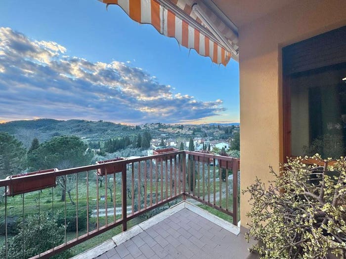 Appartamento con 5 locali in vendita in Via Capitini, Centro, Impruneta