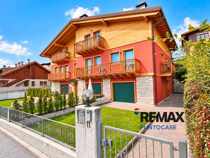 Appartamento quadrilocale in vendita in Via Luigi Cisersa, Centro, Asiago