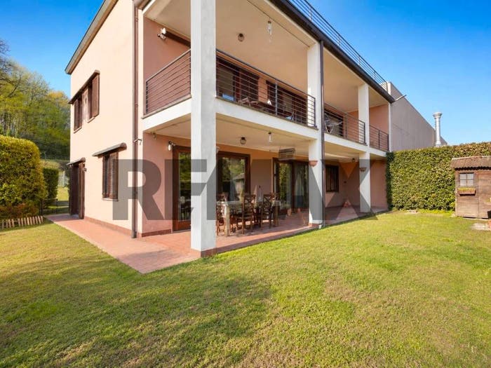 Casa con 6 locali in vendita in Via Giovanni Pascoli, Dormelletto