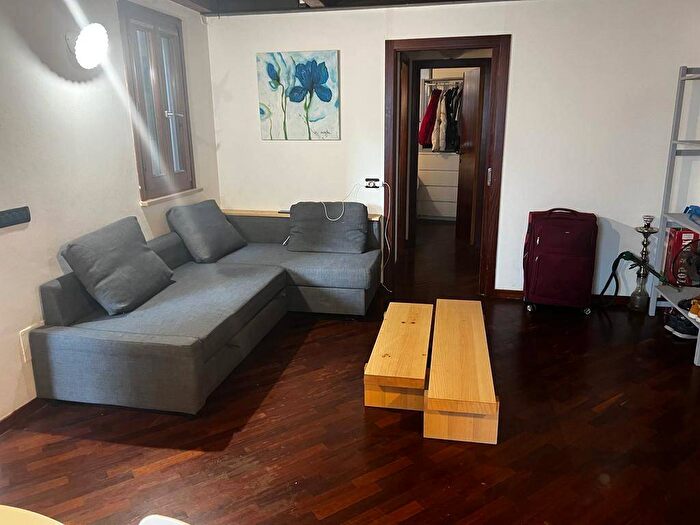 Appartamento con 5 locali in vendita in Piazza Ugo Bassi, Piano, Ancona