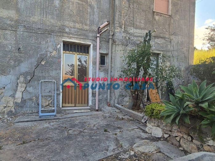 Casa con 6 locali in vendita in Via dei Quattro Venti, Valderice