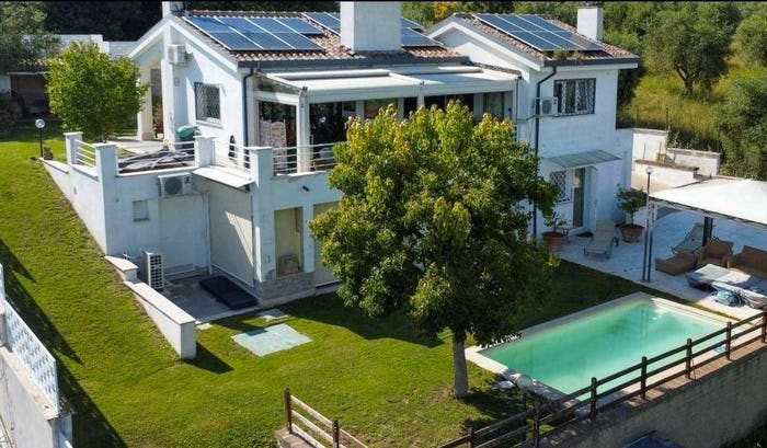 Casa con 6 locali in vendita in via delle Spinareta, Formello