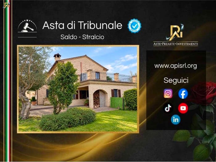 Appartamento con 6 locali in vendita in Via Valdicerro di Sopra, Centro, Loreto