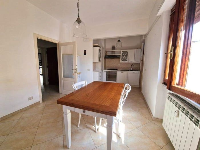 Appartamento quadrilocale in vendita in Via Toniolo, Avenza, Carrara