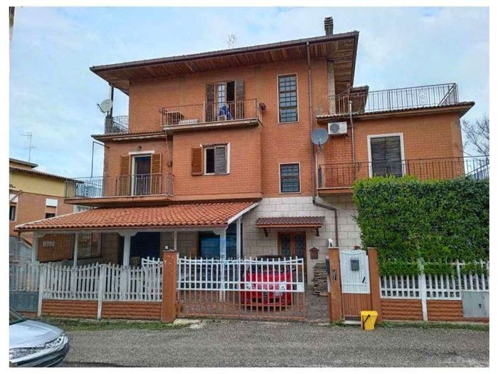 Appartamento quadrilocale in vendita in Via Conte Roncone, Ciciliano