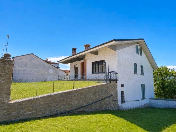 Casa con 6 locali in vendita in Corso Langhe, Corso Langhe Moretta Corso Cortemilia, Alba