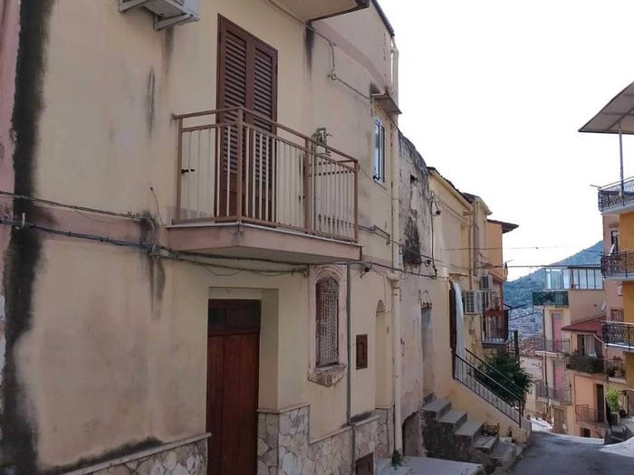 Appartamento con 5 locali in vendita in Via Vincenzo Bellini No Number, Montelepre