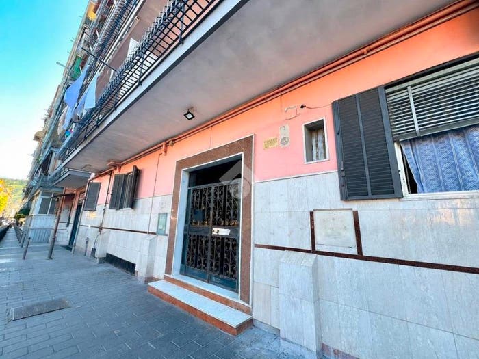 Appartamento trilocale in vendita in Via nabucco, Pianura, Napoli