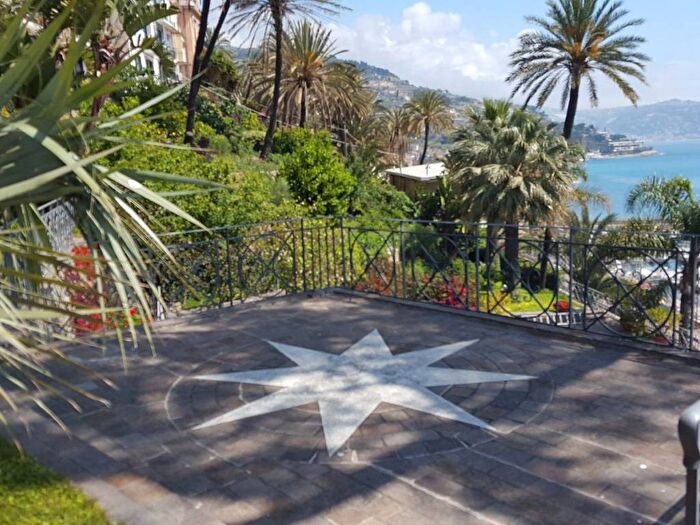 Casa con 6 locali in vendita in Centro Storico Sant'Ampelio, Bordighera
