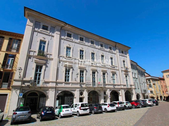 Appartamento con 5 locali in vendita in Piazza Santa Maria Maggiore, Breo, Mondovì