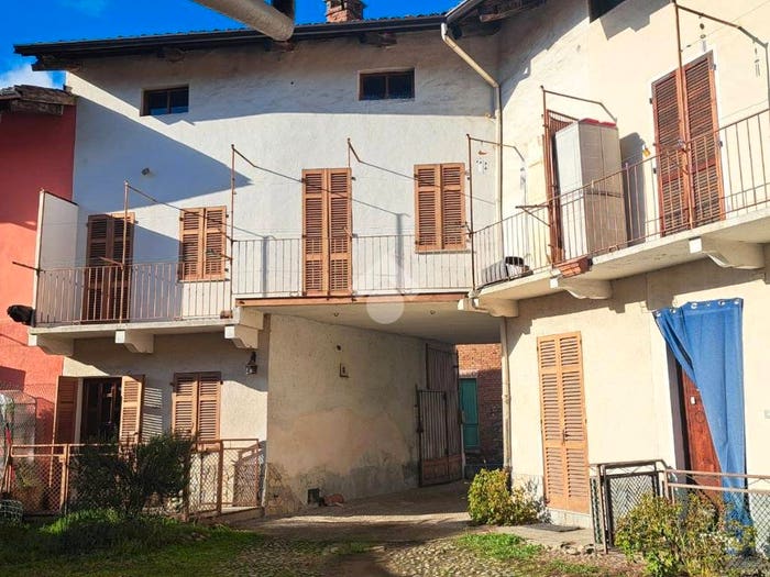 Casa con 5 locali in vendita in Via Umberto I, Verrone