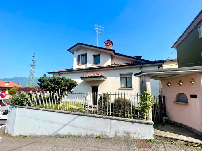 Casa con 6 locali in vendita in Via Giacomo Puccini, Centro, Alzano Lombardo
