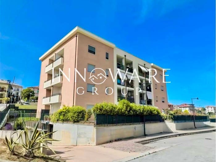 Appartamento con 5 locali in vendita in Via Valtesino, Grottammare