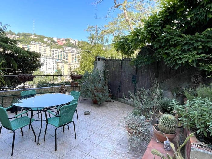 Appartamento trilocale in vendita in Via dei Cinque Santi, Lagaccio, Genova