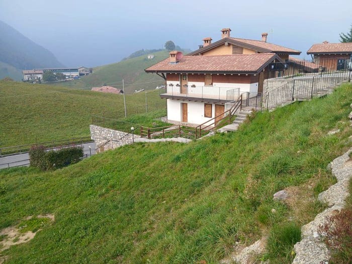Casa bilocale in vendita in Via Famiglia Longaretti, Serina