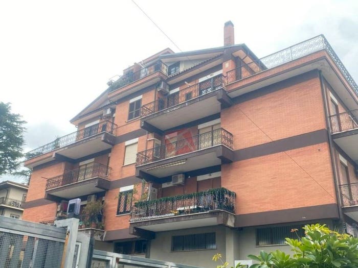Appartamento trilocale in vendita in Via Bolognetta, Rocca Cencia, Roma