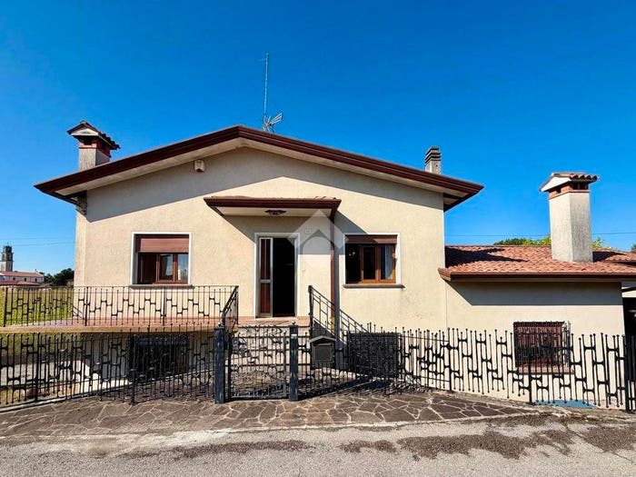 Casa con 6 locali in vendita in Via Roma, Fossamerlo, San Vendemiano