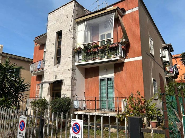 Appartamento trilocale in vendita in Via Ugo Foscolo, Centro, Aprilia