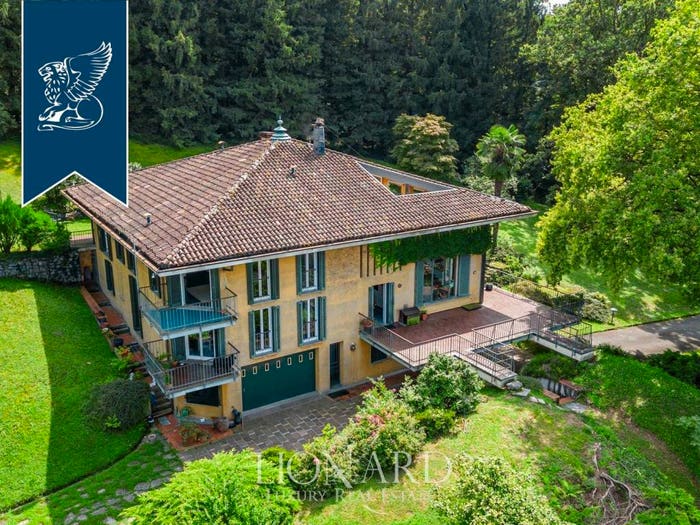 Casa con 6 locali in vendita in Daverio