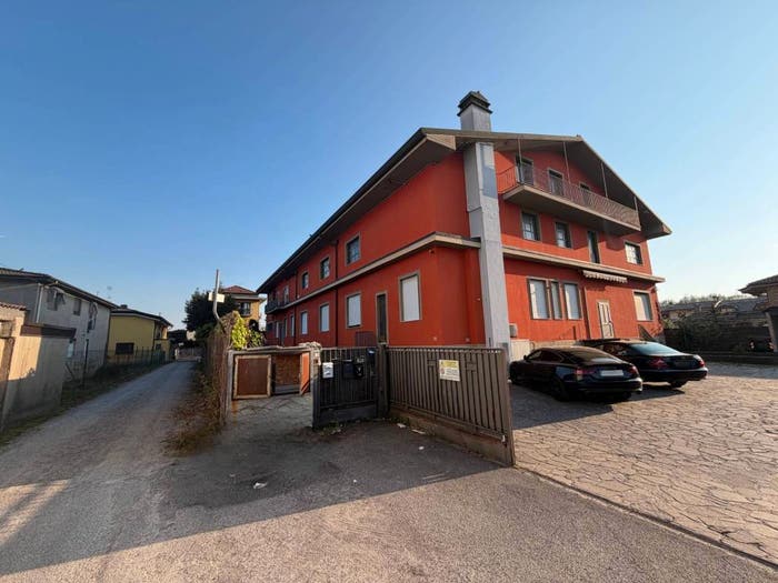 Appartamento con 5 locali in vendita in Via Francesco Petrarca, Spirano