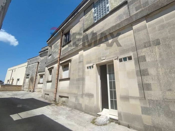 Casa trilocale in vendita in Via San Leonardo, Spongano