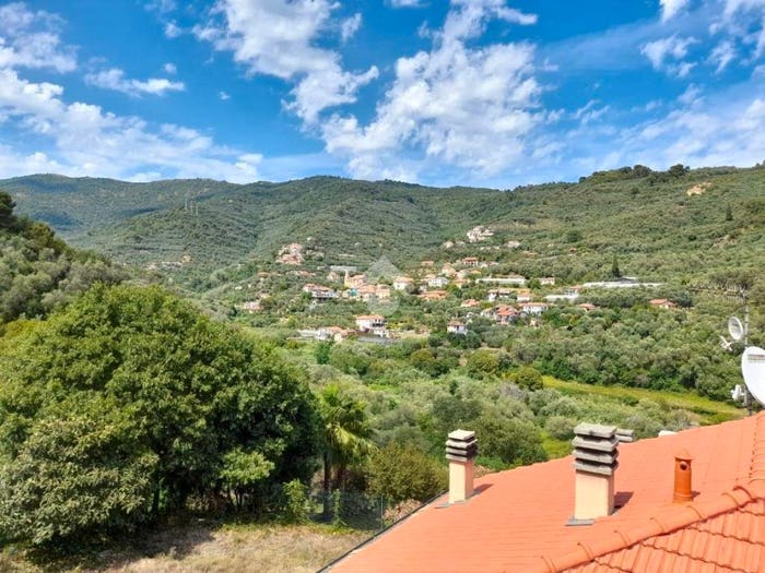 Casa con 5 locali in vendita in Località Villatalla, Diano Arentino