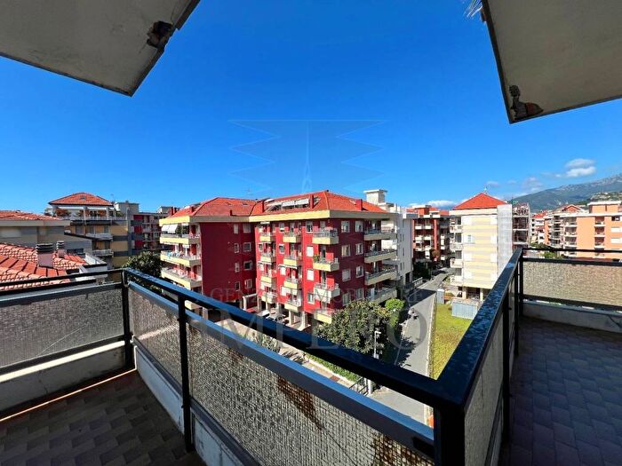 Appartamento trilocale in vendita in Via Don Bruno Corti, Centro Città, Ventimiglia