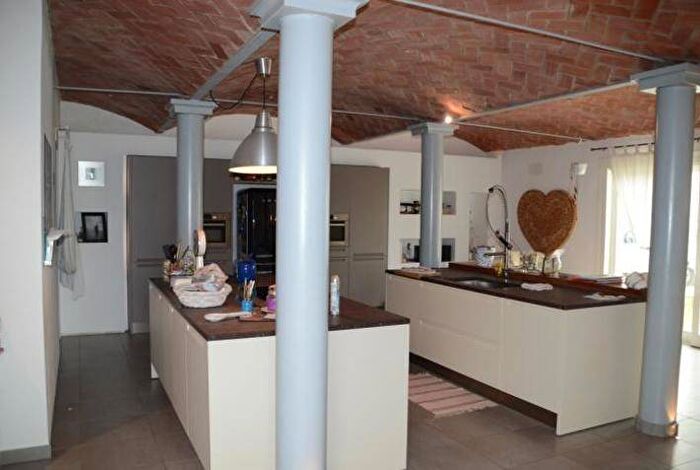 Casa con 6 locali in vendita in Via Savazzona, Quistello