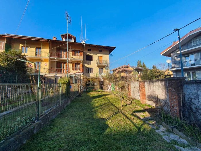 Appartamento quadrilocale in vendita in Via San Francesco d'Assisi, Centro, Giaveno
