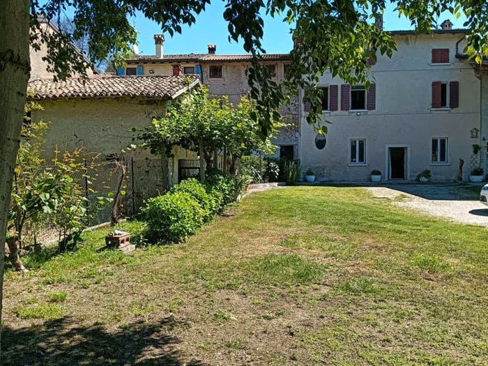 Casa con 5 locali in vendita in Strada Sale, Monzambano