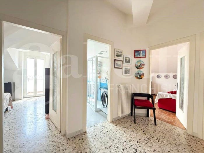 Appartamento trilocale in vendita in Strada Privata Gazzano, Porto Maurizio, Imperia