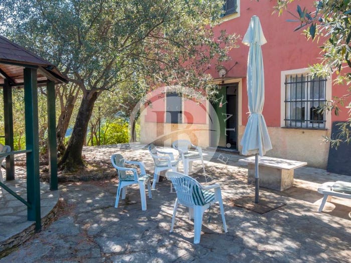 Casa con 6 locali in vendita in Avegno