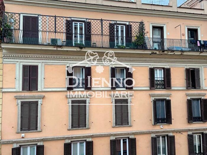 Appartamento con 6 locali in vendita in Via Sicilia, Vittorio Veneto, Roma