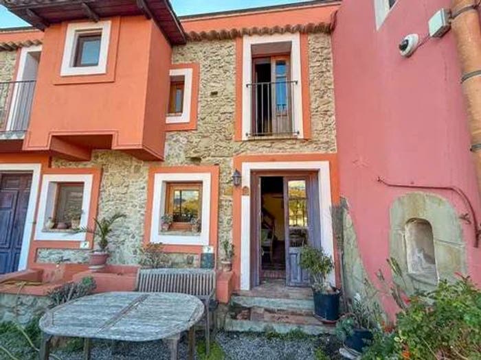 Casa con 6 locali in vendita in Via V E Orlando, Rodì, Rodì Milici