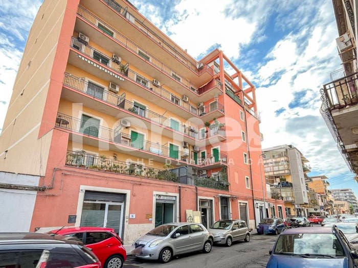 Appartamento trilocale in vendita in Via Caduti del Lavoro Catania CT Italia, Picanello, Catania