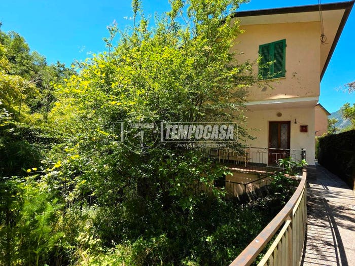 Casa quadrilocale in vendita in Casania, San Carlo Antona, Massa