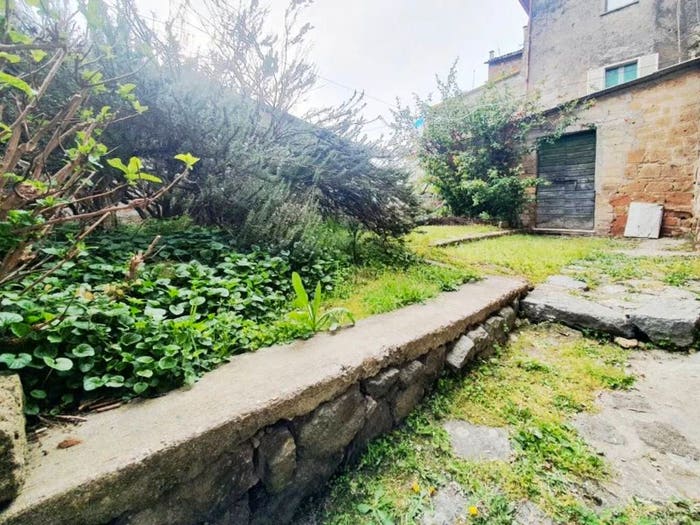 Appartamento con 6 locali in vendita in Via Cesare Battisti SNC, Centro, Acquapendente