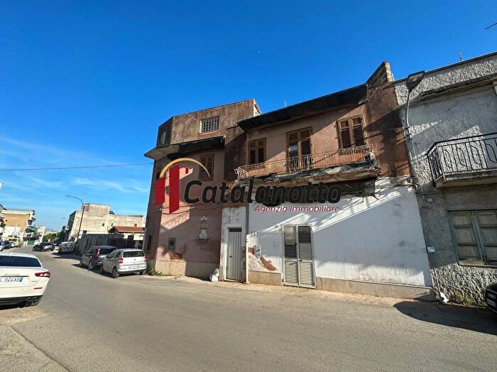 Casa con 5 locali in vendita in Via Termini, Castelvetrano