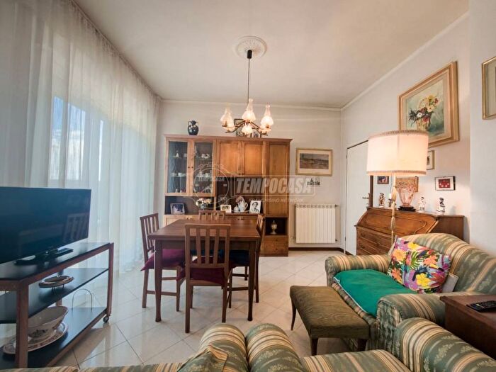 Appartamento trilocale in vendita in Piazzale Dante Alighieri, Centro, Viareggio