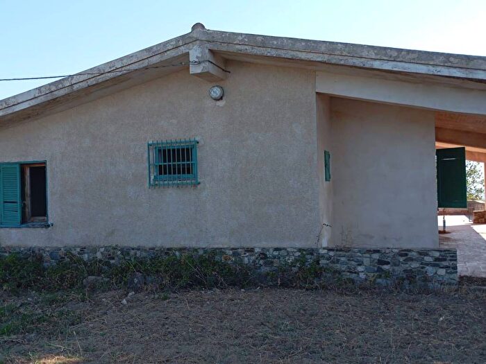 Casa con 6 locali in vendita in Caulonia