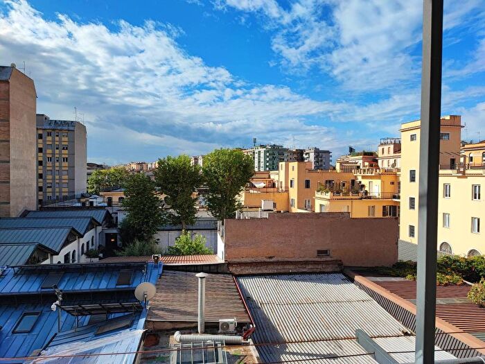Appartamento trilocale in vendita in Via Panfilo Castaldi, Trastevere, Roma