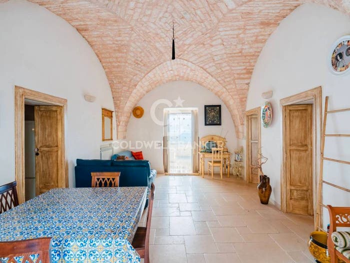 Appartamento quadrilocale in vendita in Via Martina Franca, Centro, Cisternino