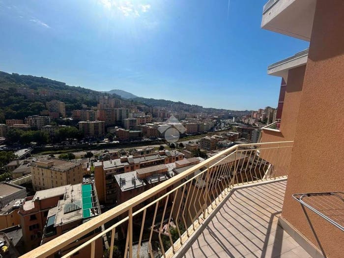 Appartamento trilocale in vendita in Via Antonio Burlando, Staglieno, Genova